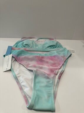 NWT Cupshe Live Life on the Beach Bikini with Bra Cup and adj. straps.